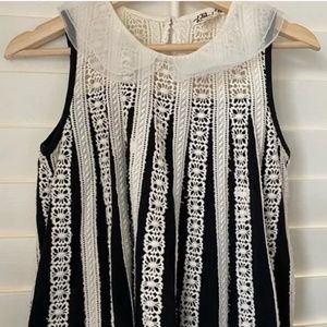 ANTHROPOLOGIE NWOT adorable Lili’s Closet Baby Doll Top.  XS.